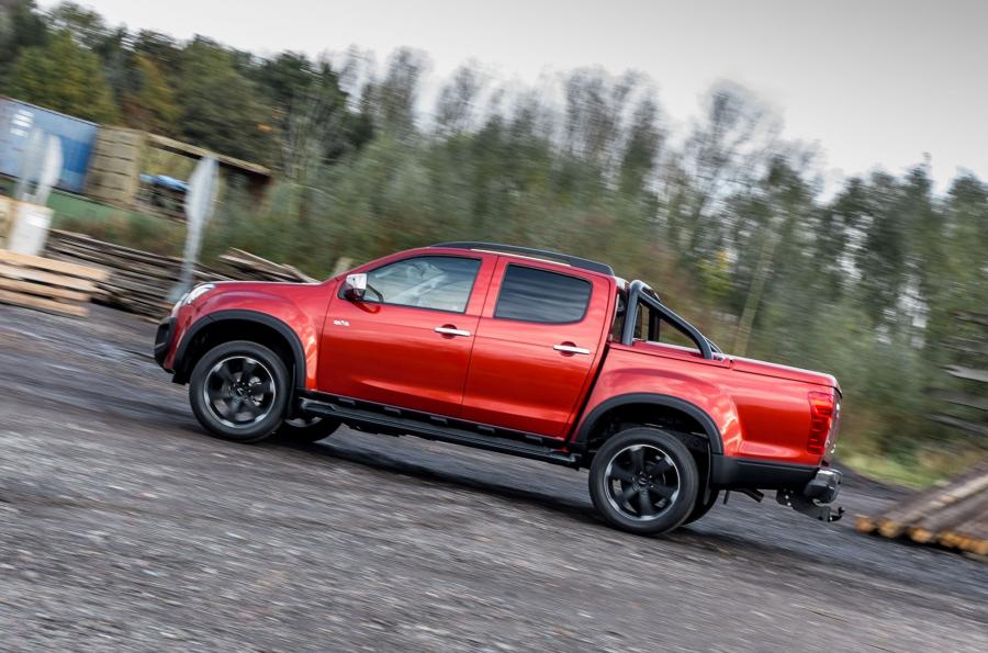  Isuzu D-Max Katana 2015 года  (фото 15 из 15)